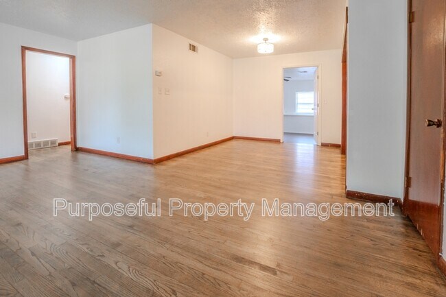 Building Photo - 616 E Bouse Dr