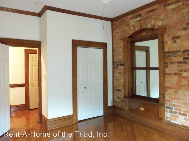 Building Photo - 602 S Elm St