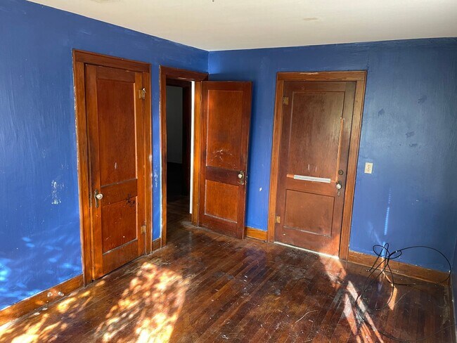 Building Photo - Beautiful 3 Bedroom Home with Central Air!