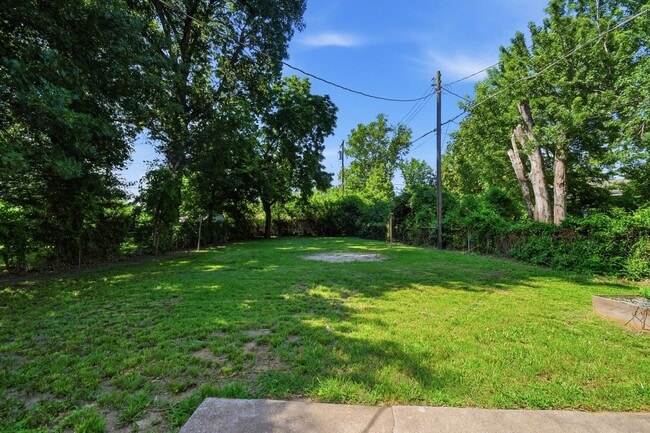 Building Photo - 3 Bed | 1 Bath | Close to Downtown Tulsa