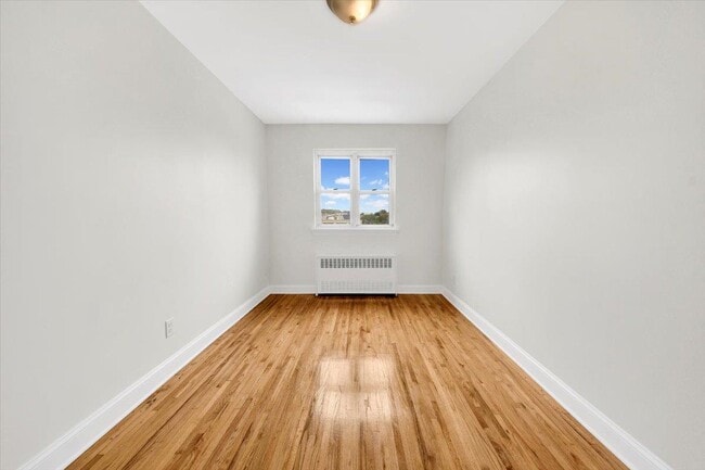 Building Photo - 4392 Carpenter Ave