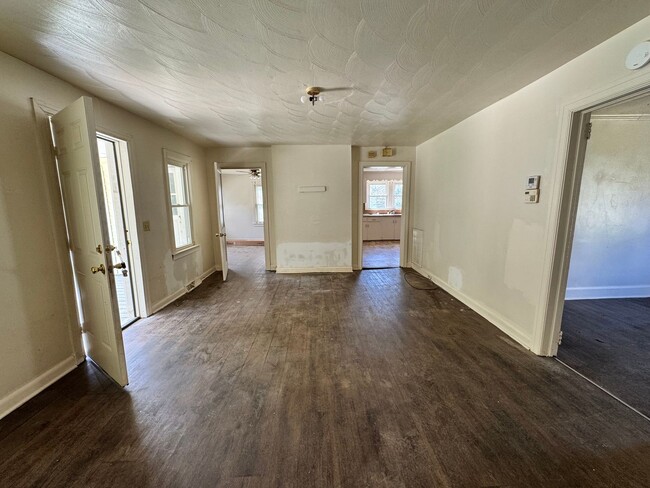 Building Photo - 2/1 with extra space in Uptown Shelby, NC