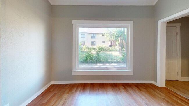 Building Photo - Clark / Fulton - 3 Bedrooms - 1 Bath - Sin...