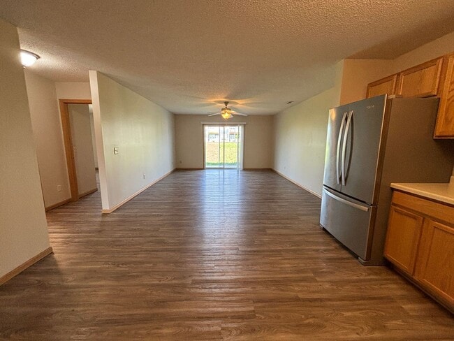 Building Photo - Remodeled 2 Bedroom Town Home