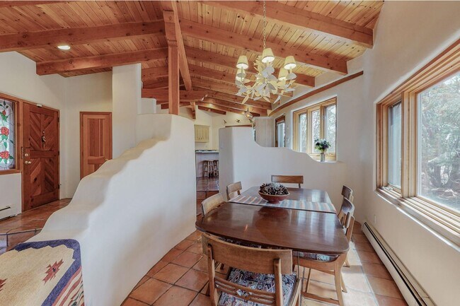 Building Photo - Views! Beautiful 3 bedroom mountain retrea...