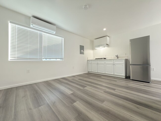 Primary Photo - 1-Bedroom ADU – Modern Comfort & Prime Loc...
