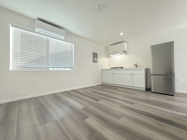 Building Photo - 639 Griffith St