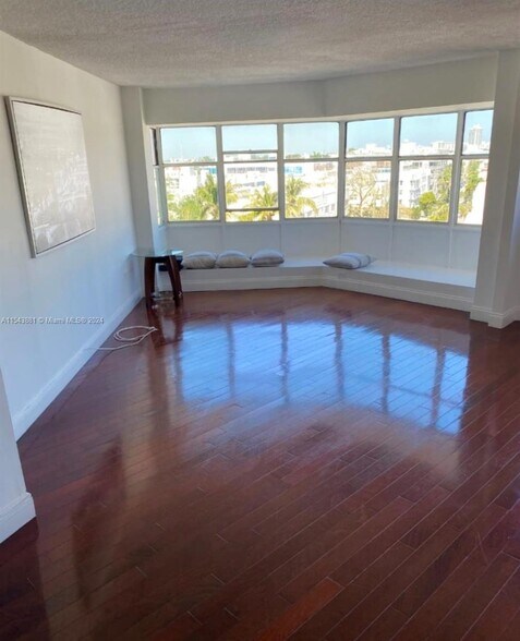 Building Photo - 1881 Washington Ave