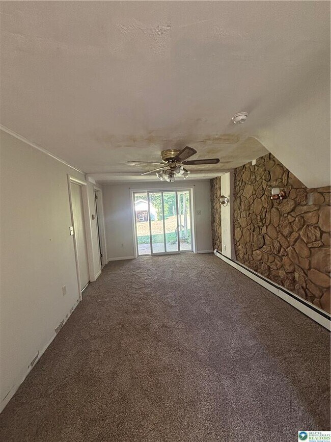 Building Photo - 3200 Highland Dr