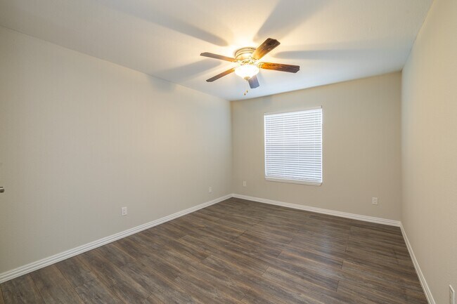 Building Photo - 2750 Holly Hall St