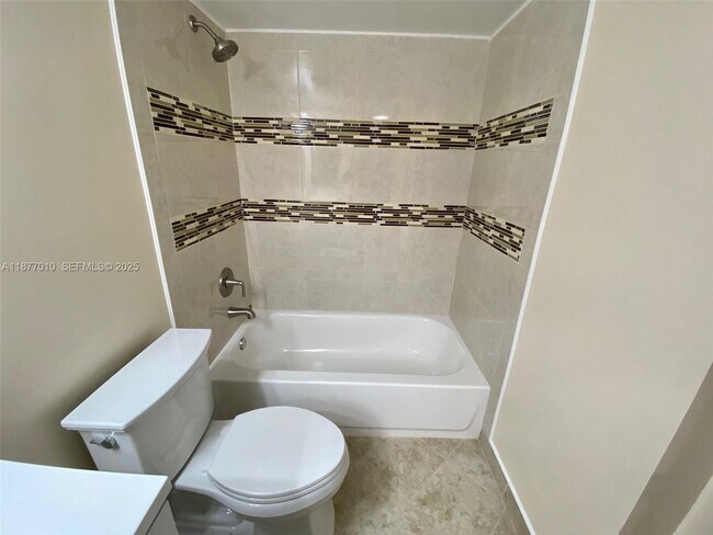 Building Photo - 8881 Fontainebleau Blvd