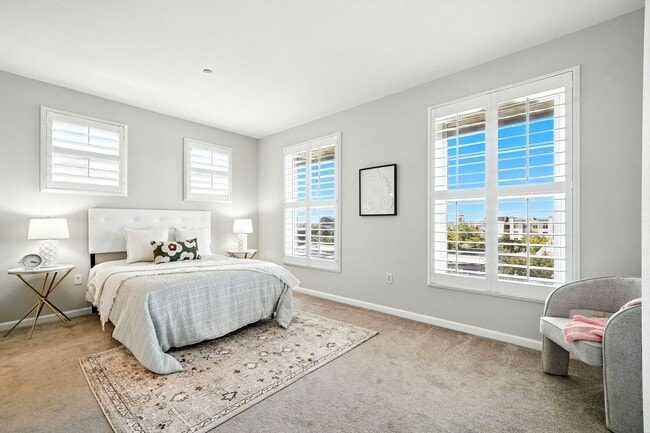 Building Photo - Spacious Andante Top-Floor 2/2 Condo Available Now!