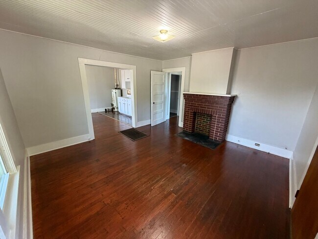 Building Photo - 506-506 Kingston Ave NE