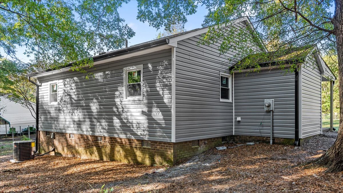 Building Photo - 718 Miles St