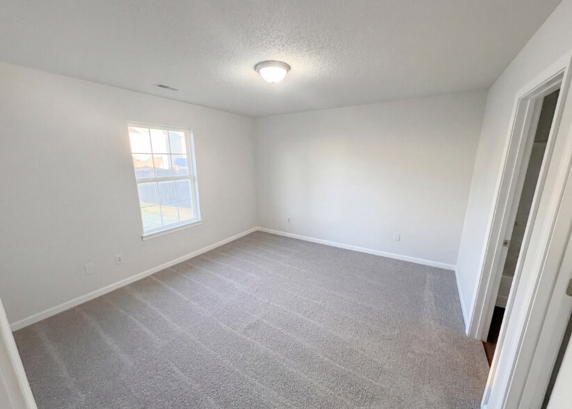 Building Photo - 6654 Hazelhatch Dr