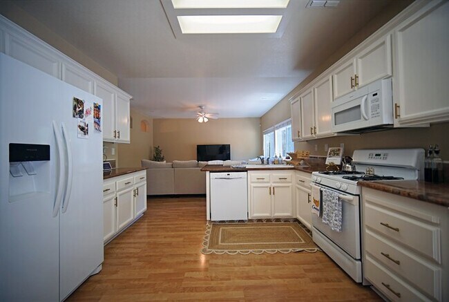 Building Photo - Beautiful Highland Reserve home 4 bedroom,...