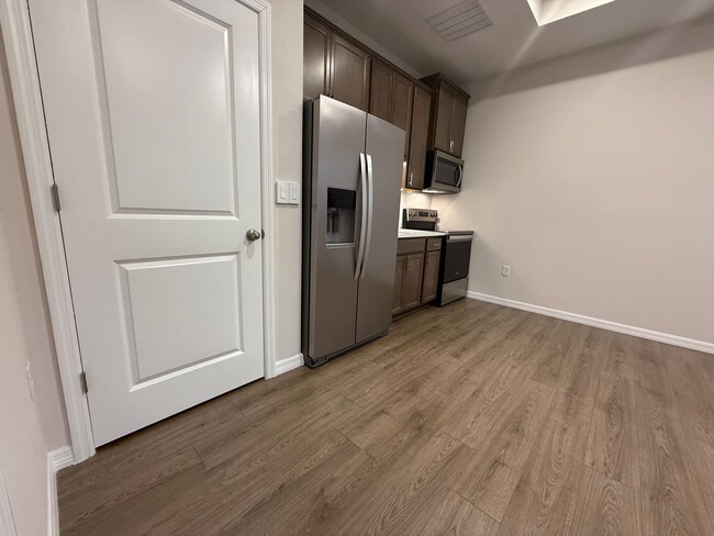 Building Photo - 1/1 apartment in Plant City