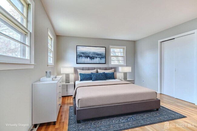 Building Photo - 345 Lincoln Blvd