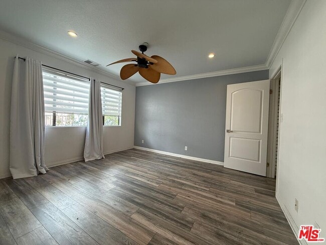 Building Photo - 1043 Thompson Ave