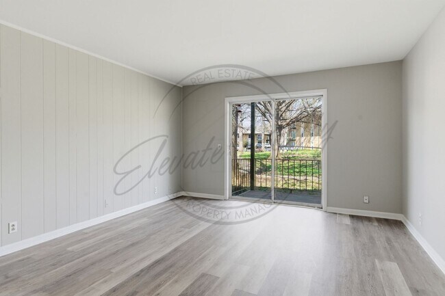 Building Photo - SPRING SPECIAL!! FIRST MONTH FREE on this ONE Bedroom Condo, First Floor, across from Madison Park!