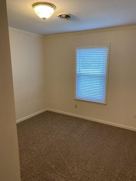 Building Photo - 103 Alichanoska Ln