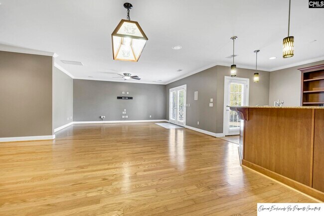 Building Photo - 120 Pinehurst Ct