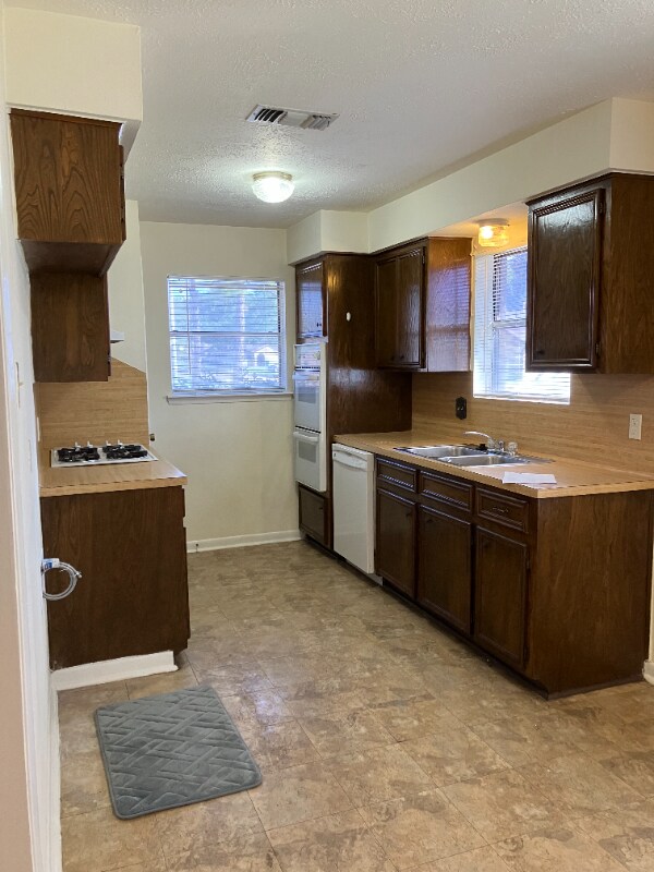 Building Photo - 1422 Wildgrove Dr