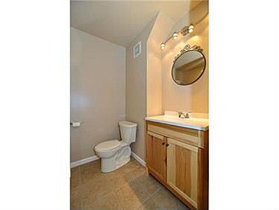 Building Photo - 20 Ruth St