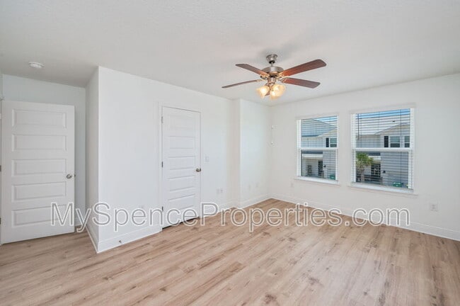 Building Photo - 5 Renea Cv
