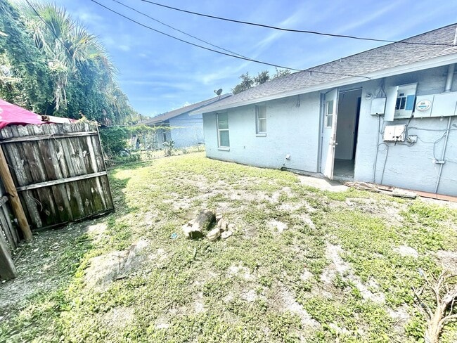 Building Photo - 5723-5725 9th Street Circle East