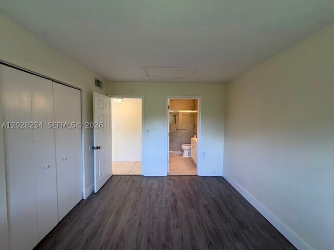 Building Photo - 1141 Lake Victoria Dr