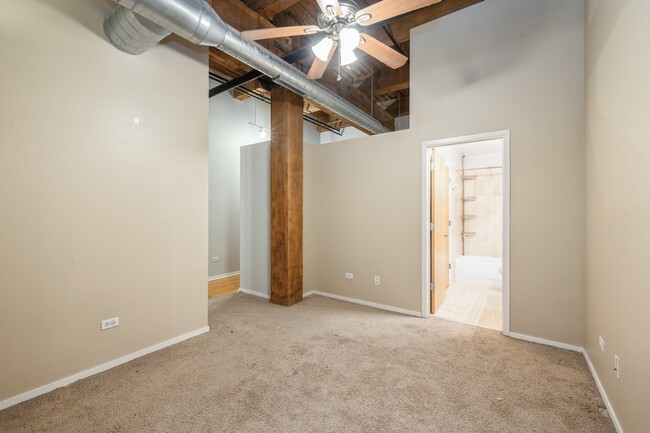 Building Photo - 1500 W Monroe St