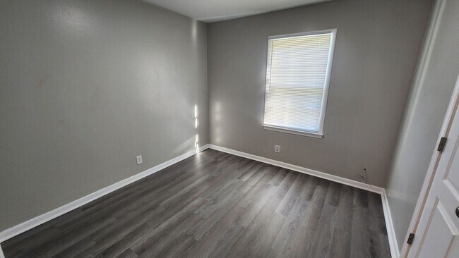 Building Photo - 4 BR / 2.5 BA Single family home