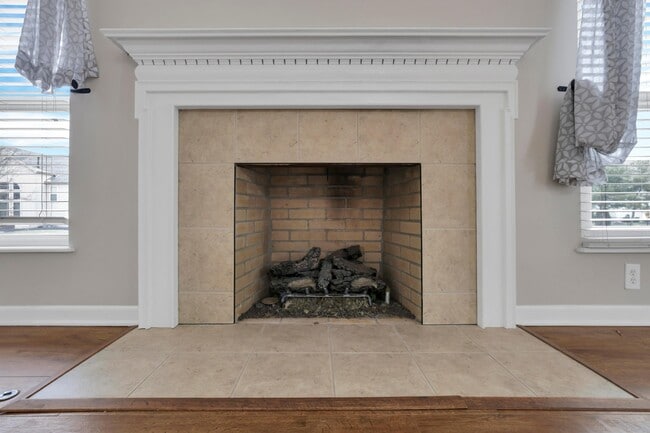 Building Photo - 3796 Village Club Dr