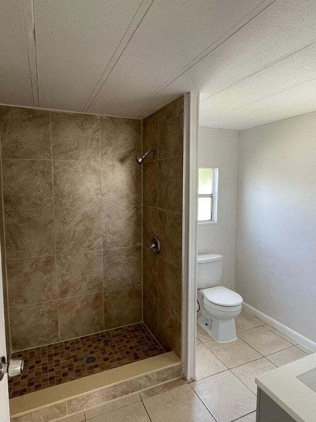 Building Photo - 11573 Venetian Ave