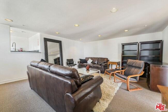 Building Photo - 1278 S Camden Dr