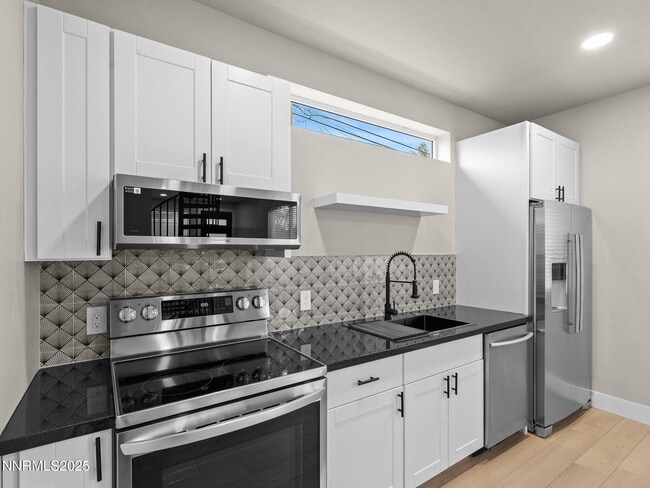 Building Photo - 1846 H St