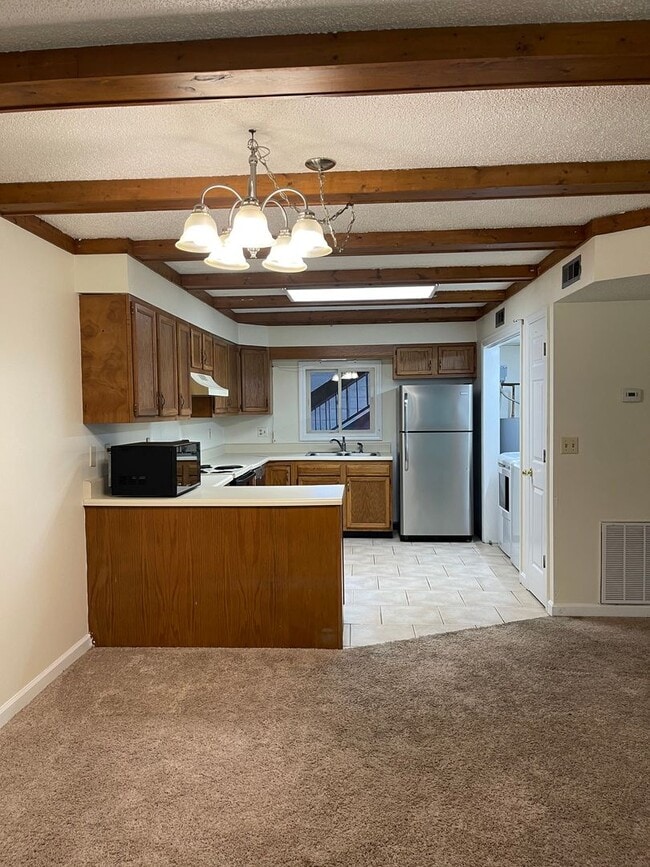 Building Photo - COZY & CONVENIENT!!!!