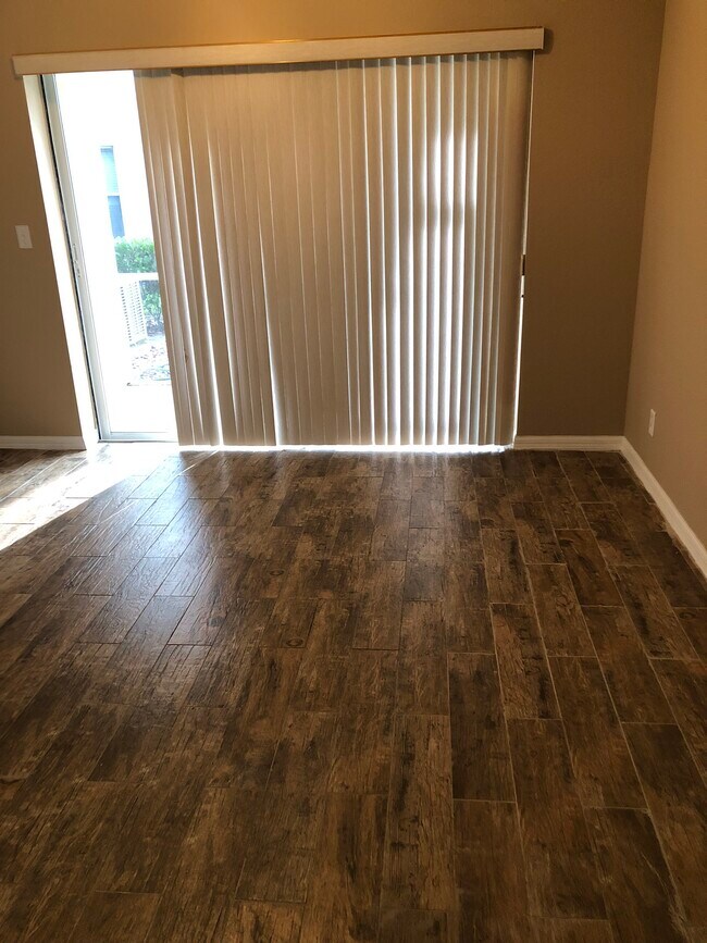 Building Photo - 10037 Poppy Hill Dr