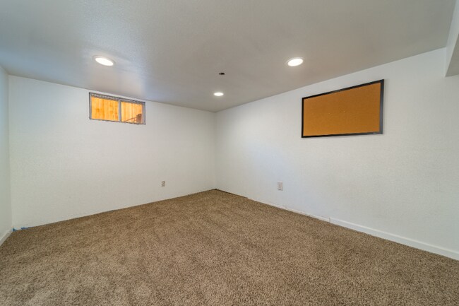 Building Photo - 1138 White Ave