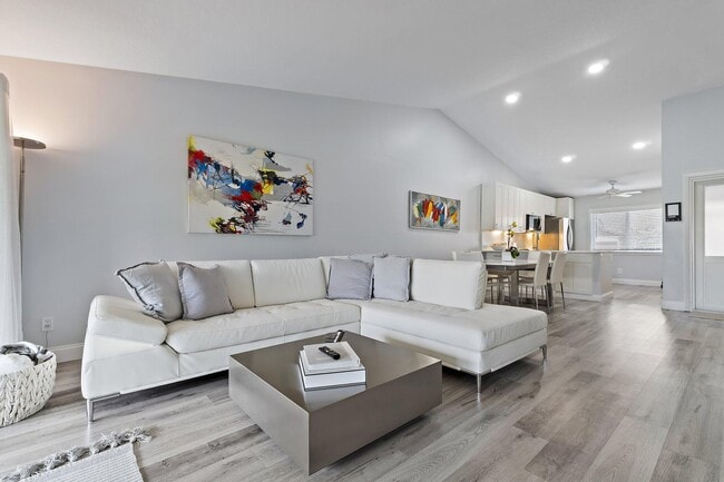 Building Photo - 128 Moccasin Trail S