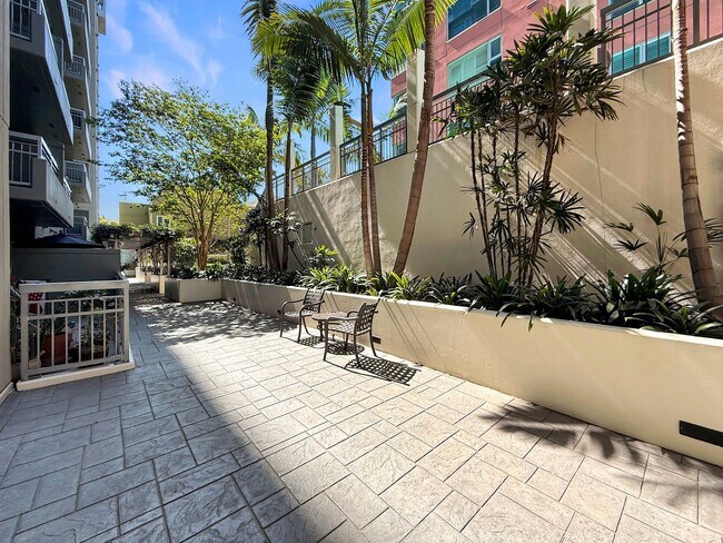 Building Photo - Modern 2BR/2.5BA with a Bonus Room Condo i...