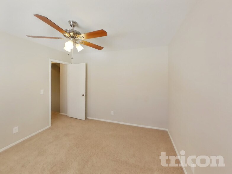 Building Photo - 949 Clipper Dr