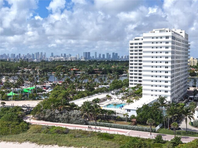 Building Photo - 4747 Collins Ave