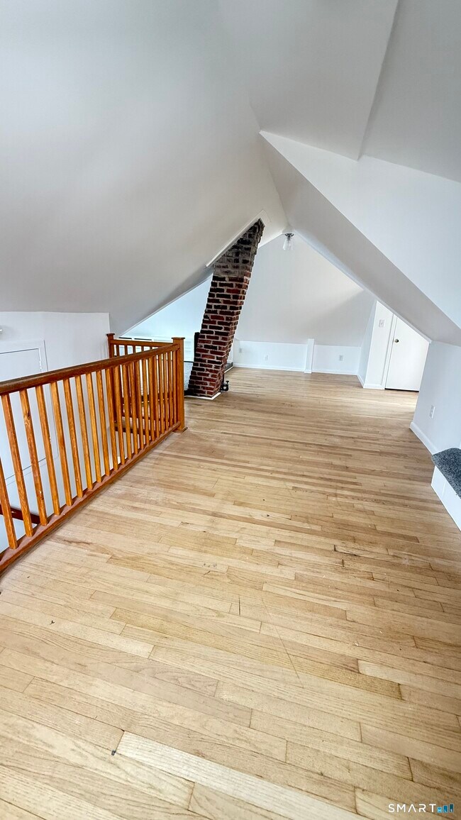 Building Photo - 2 Lowndes Ave