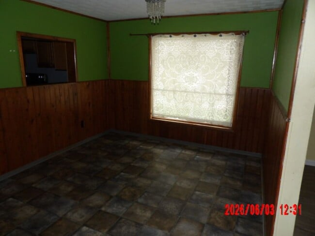 Building Photo - 3 bedroom house