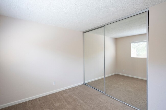 Building Photo - El Cajon 2 Bed/1 Bath in Gated Community with AC, Large Patio, and Parking