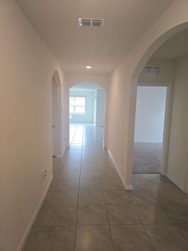 Building Photo - Gorgeous 3-Bedroom, 2-Bathroom Townhouse in Bradenton