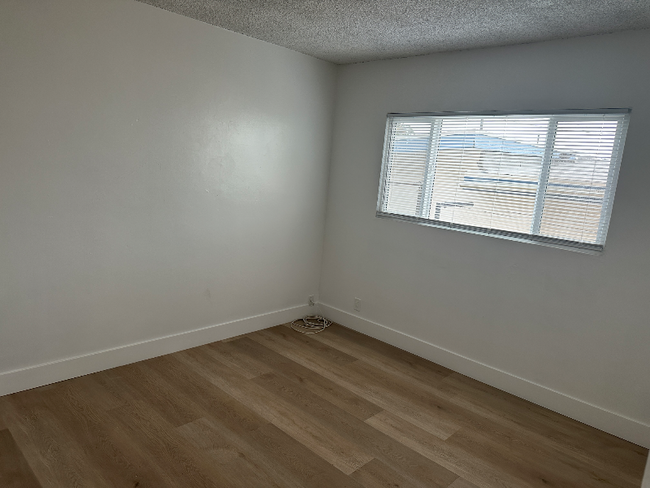 Building Photo - 408 N Maple Ave