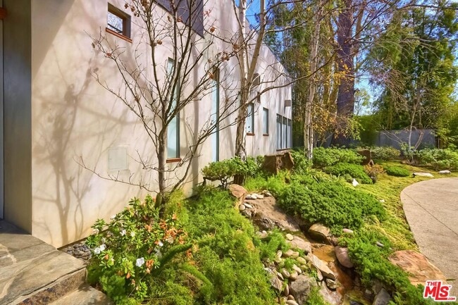 Building Photo - 2238 Stradella Rd
